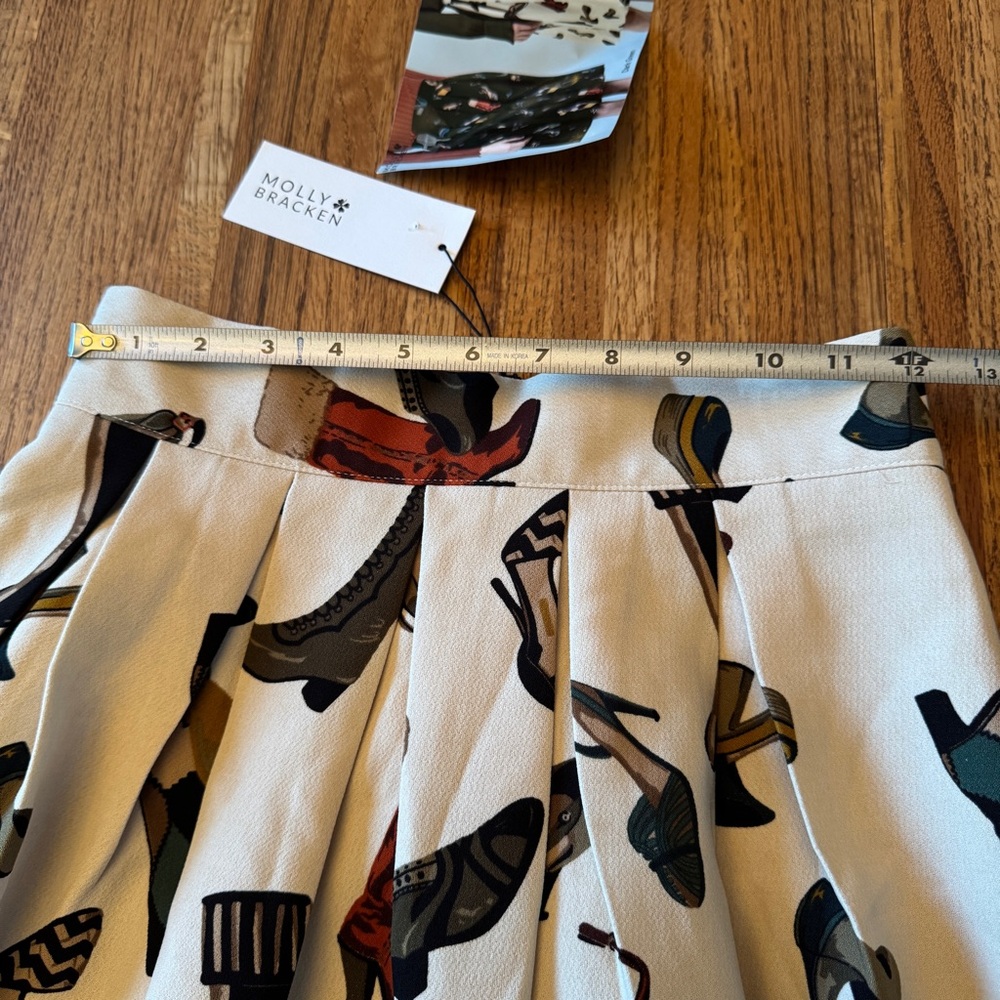 NWT Molly Bracken Shoe Print Pleated Skirt Beige Size XS/S - Picture 13 of 14
